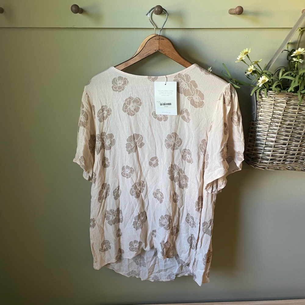 Bohme~ pink floral blouse, great for workwear. Perfect Condition!